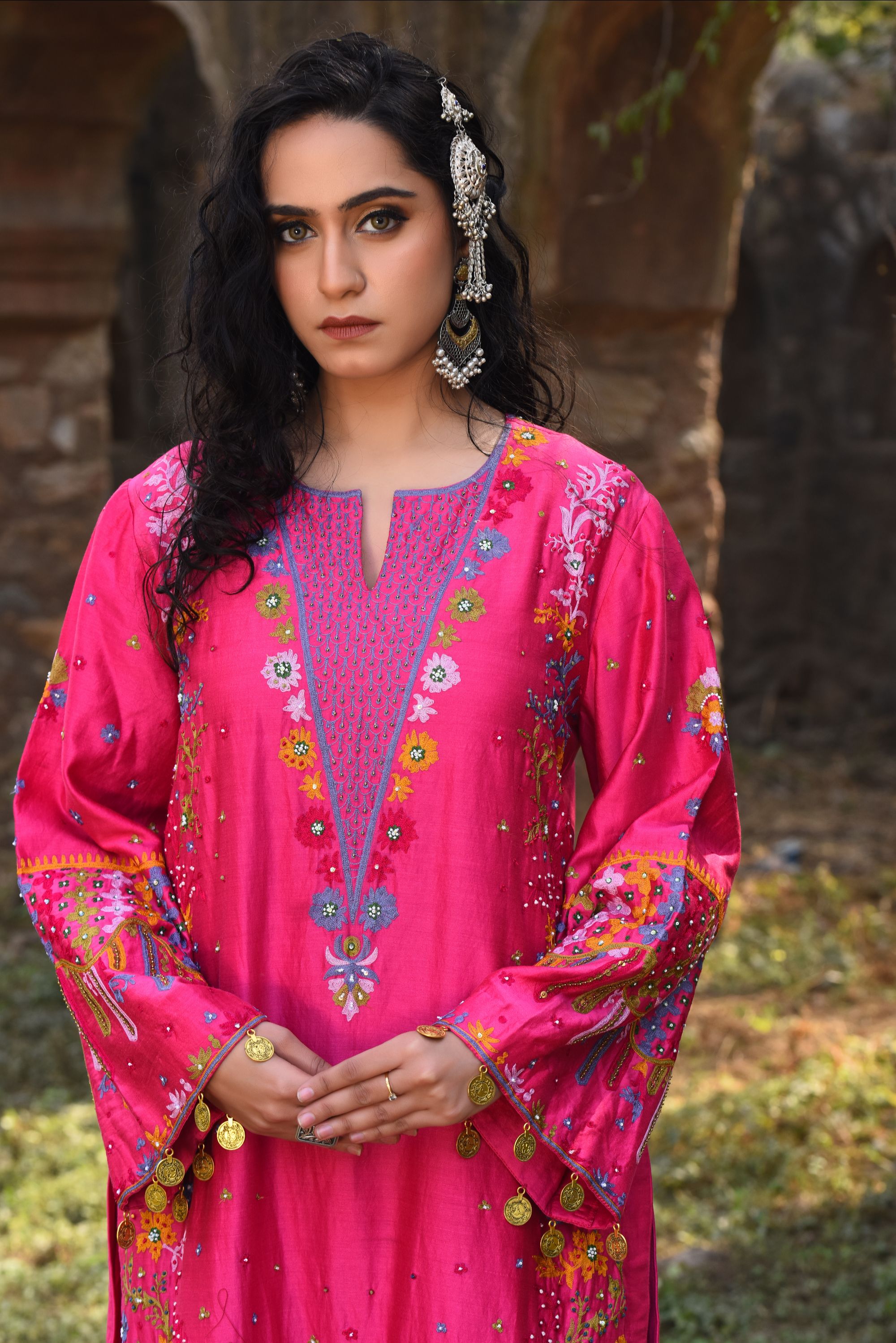 Pink Chanderi Kurta Set With Aari Work, Pants With Aari Work Striped Organza Dupatta